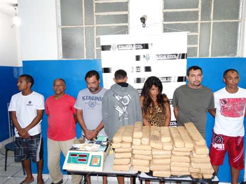 Seis pessoas presas, um menor e 87 quilos de maconha apreendidos em Linhares