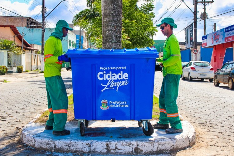 Bairros de Linhares vÃ£o receber contÃªineres para lixo domÃ©stico . 