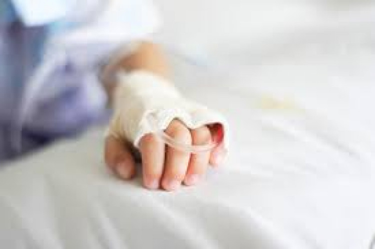 Criança que sofreu lesão na mão em internação em hospital particular deve ser indenizada