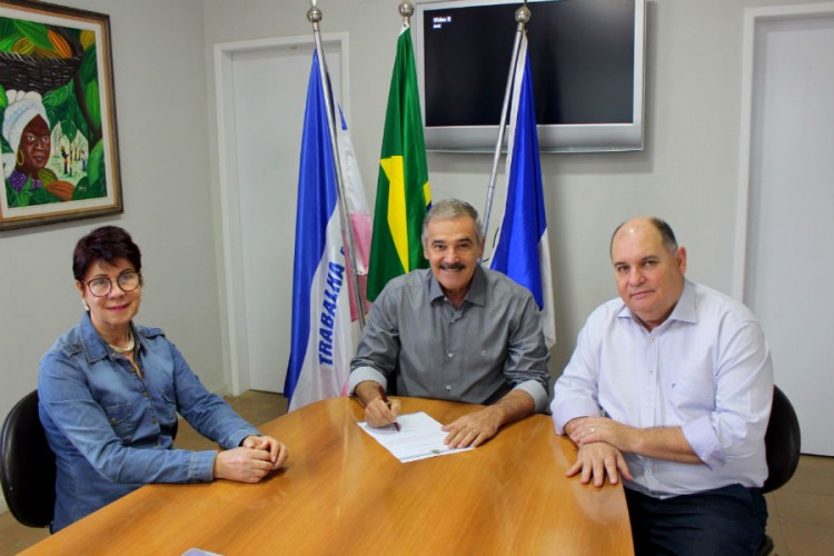 Guerino viaja para Alemanha e Paulinho da Panan assume interinamente a Prefeitura de Linhares