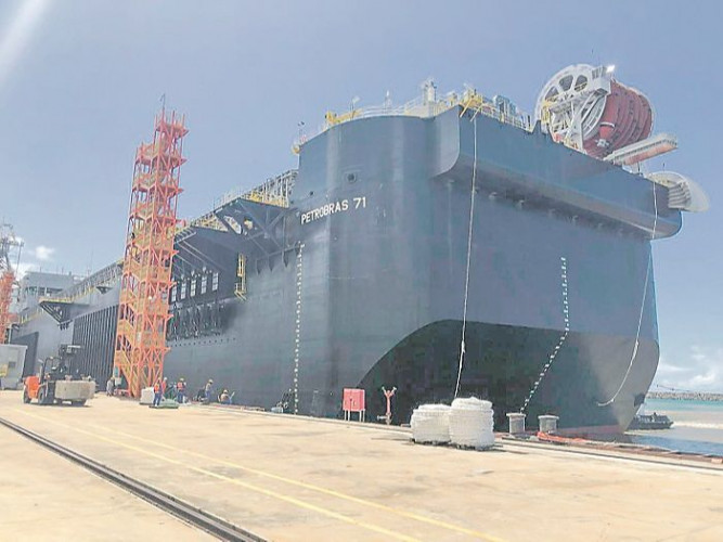 Jurong cria 2 mil vagas para reformar navio em Aracruz 