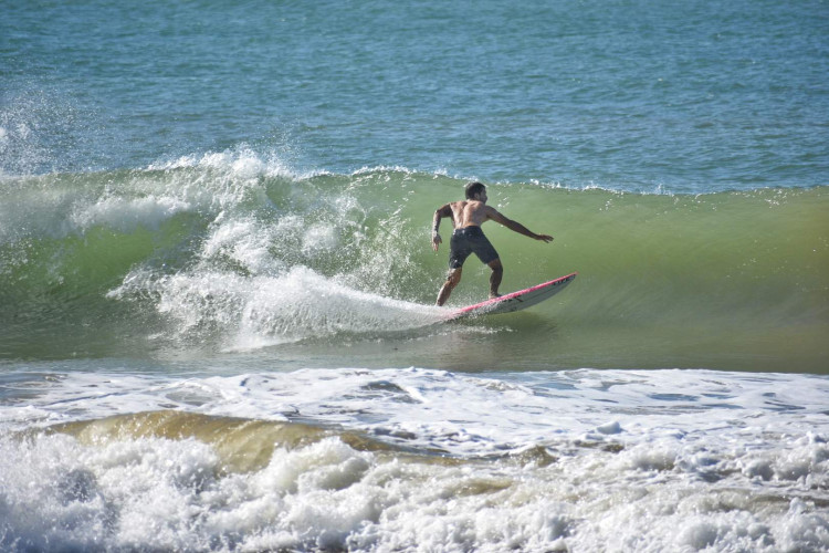 Surfistas se enfrentam nas ondas de Linhares a partir desta sexta